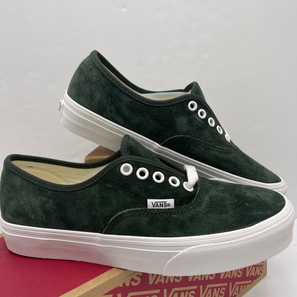 Vans WMNS Dark Green Suede Sneakers Authentic
Pig Suede Dried Kelp
VN000D7YEMU - Picture 10 of 16